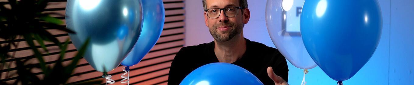 Stefan von Ballonversand zeigt einen Kettenballon