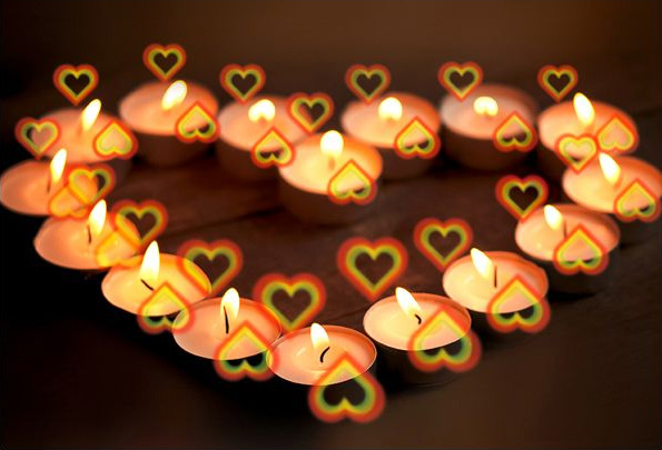 Rote Kartonbrillen mit Herz-Effekt